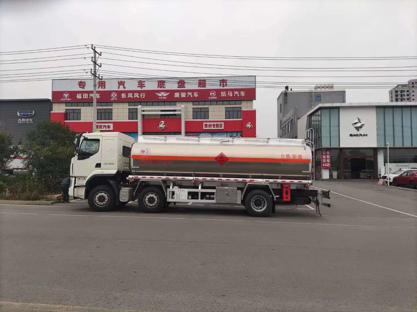 国六东风柳汽乘龙铝合金运油车