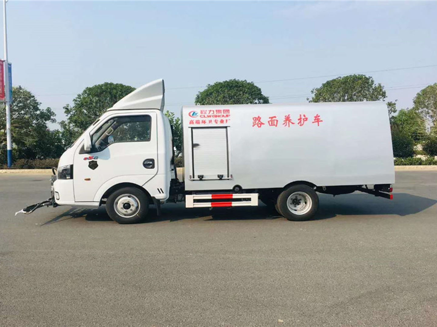 东风途逸路面养护车