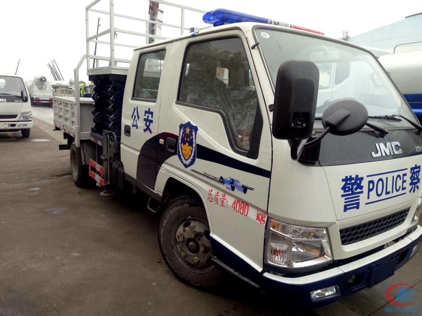 江铃双排警用剪叉式升降平台高空作业车