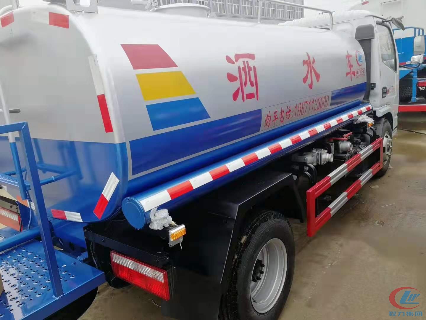 东风多利卡5方洒水车